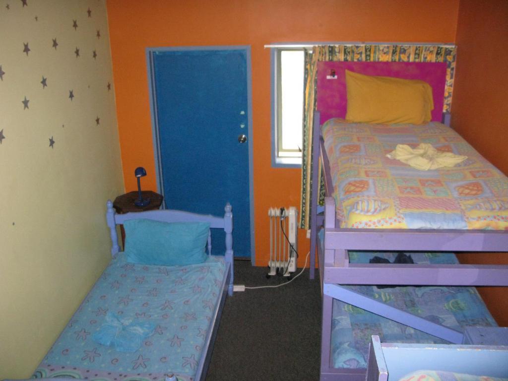 Atlantis Backpackers Hostel Picton Bagian luar foto